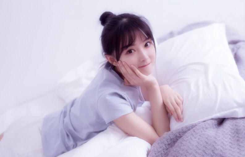 小蝴蝶戴着眼 罩被男 友粗 暴扣 逼爆 草蹂 躏